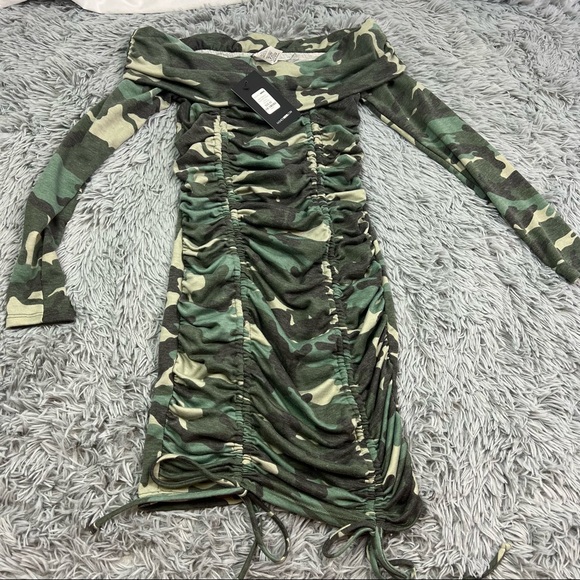 Never Blend In Camo off Shoulder Midi Dress XS NWT - Picture 3 of 7